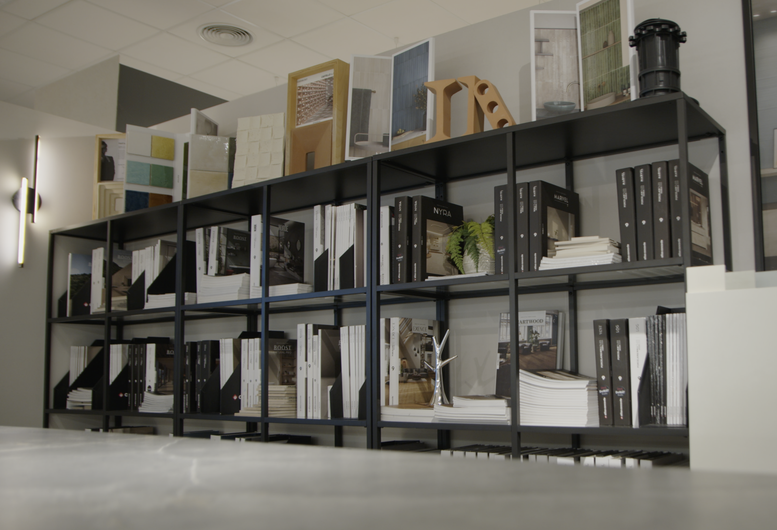 Vista del showroom profesional de DeMÁT Studio